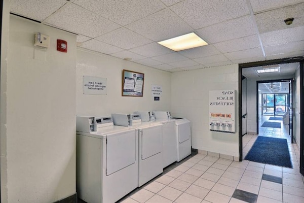 Foto van 2 tweepersoonsbedden | Rolstoeltoegankelijk/bad - Vakantiehuis in Danvers - Facilities