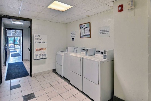 Foto van 2 tweepersoonsbedden | Koelkast - Vakantiehuis in Danvers - Facilities