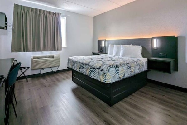 Foto van 2 tweepersoonsbedden | Toegankelijk voor mindervaliden | RI | Premium | Koelkast - BedRoom