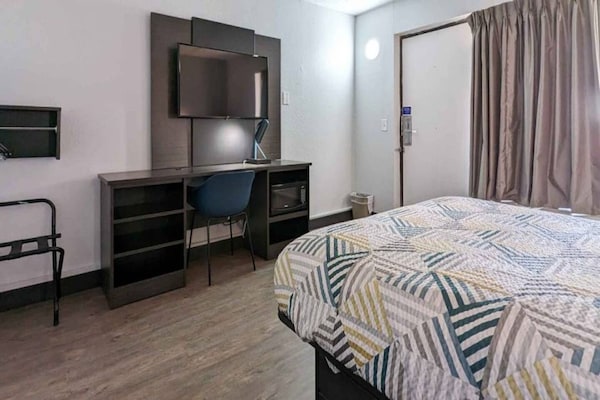 Foto van 1 tweepersoonsbed (queensize) | Toegankelijk voor mindervaliden/badkuip/magnetron - BedRoom