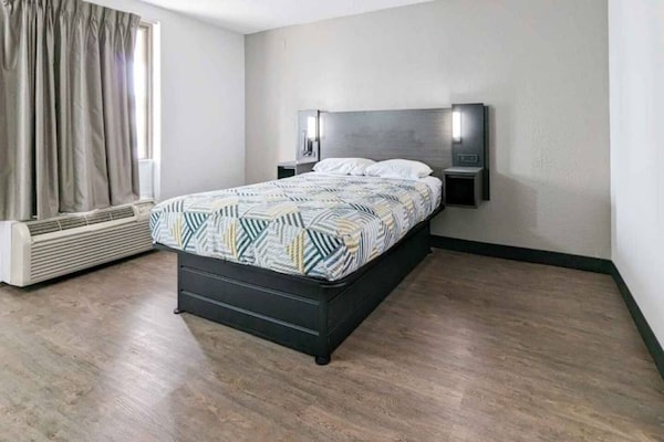 Foto van 1 tweepersoonsbed (queensize) | Toegankelijk voor mindervaliden/badkuip/magnetron - BedRoom