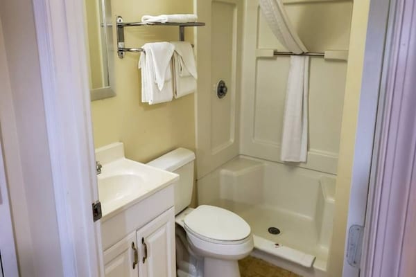Foto van 1 kingsize bed | Rookvrij, Keuken - Vakantiehuis in Richmond VA - BathRoom
