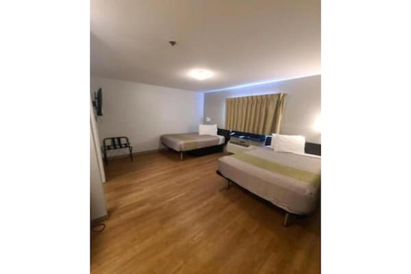 Foto van 2 Volledige Bedden Kamer Met Keuken - Vakantiehuis in Richmond VA - BedRoom