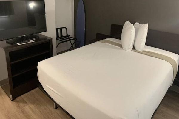 Foto van 1 tweepersoonsbed (queensize) | Rolstoeltoegankelijke douche/Nsmk/Keuken - BedRoom