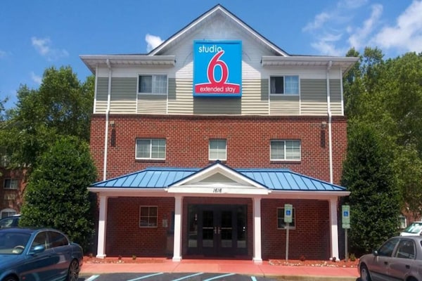 Foto van 2 tweepersoonsbedden | Roken toegestaan, Keuken - Vakantiehuis in Hampton - ExteriorSummer