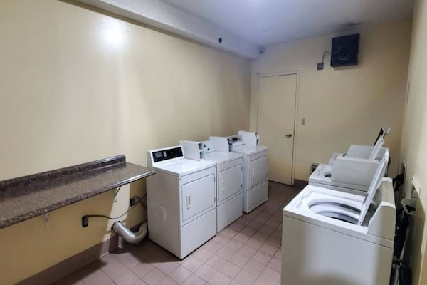 Foto van 2 queensize bedden | Suite, rookvrij, koelkast - Vakantiehuis in Savannah GA - Facilities