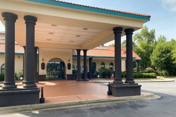 Foto van 2 queensize bedden | Suite, rookvrij, koelkast - Vakantiehuis in Savannah GA - ExteriorSummer