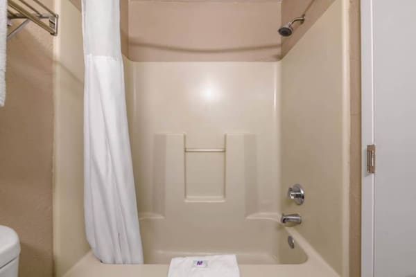 Foto van 2 tweepersoonsbedden | Rookvrij, Keuken - Vakantiehuis in Columbus GA - BathRoom