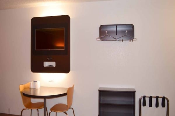 Foto van 2 tweepersoonsbedden (queensize) | Niet-roken, koelkast (Micfridge) - Facilities