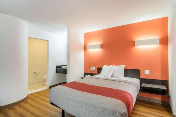 Foto van 1 tweepersoonsbed (Queensize) | Mobiliteit | Badkuip | NSMK - BedRoom
