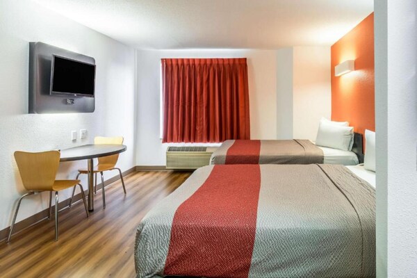 Foto van 2 tweepersoonsbedden | Roken toegestaan - Vakantiehuis in Harvey - BedRoom