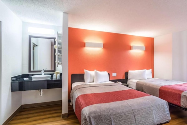 Foto van 2 tweepersoonsbedden | Roken toegestaan - Vakantiehuis in Harvey - BedRoom