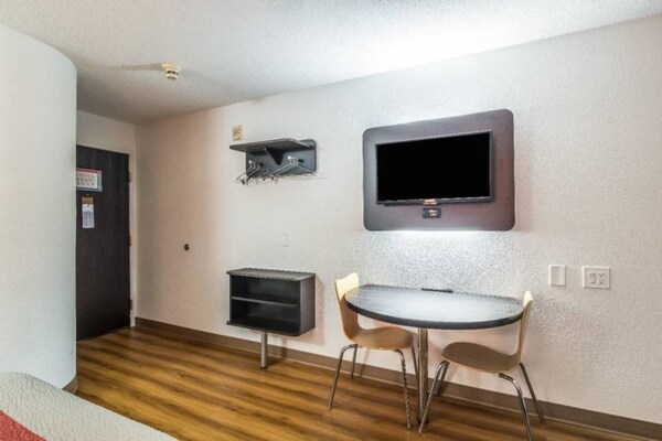 Foto van 2 tweepersoonsbedden | Roken toegestaan - Vakantiehuis in Harvey - BedRoom