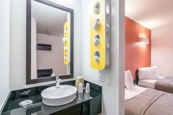 Foto van 2 tweepersoonsbedden | Roken toegestaan - Vakantiehuis in Harvey - BathRoom