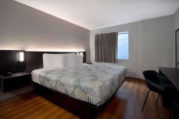 Foto van 1 kingsize bed | Badkuip met mobiele toegang Nsmk - Vakantiehuis in MERRILLVILLE - BedRoom