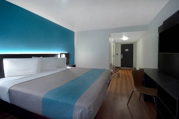 Foto van 1 kingsize bed | Badkuip met mobiele toegang Nsmk - Vakantiehuis in MERRILLVILLE - BedRoom