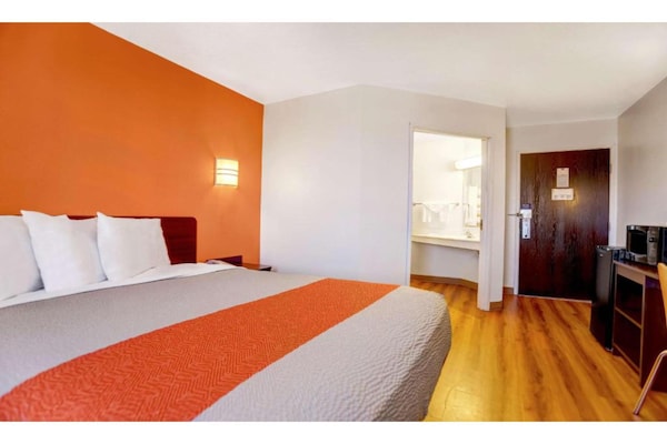 Foto van 1 tweepersoonsbed (queensize) | Badkuip toegankelijk (NSMK) - BedRoom