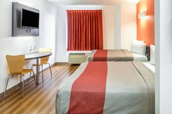 Foto van 2 tweepersoonsbedden | Rookvrij - Vakantiehuis in Harvey - BedRoom