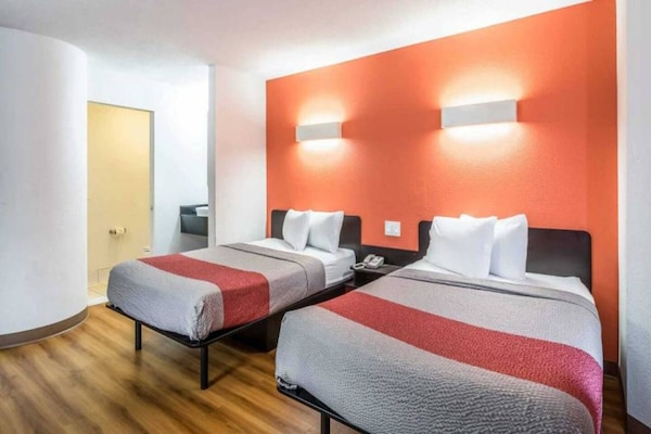 Foto van 2 tweepersoonsbedden | Rookvrij - Vakantiehuis in Harvey - BedRoom
