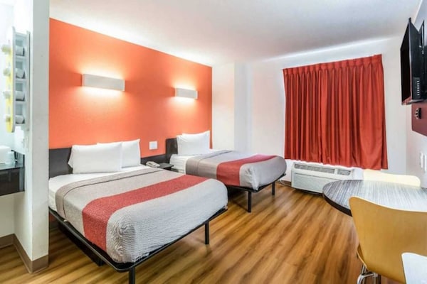 Foto van 2 tweepersoonsbedden | Rookvrij - Vakantiehuis in Harvey - BedRoom