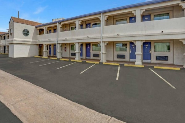 Foto van 1 kingsize bed | Rookvrij - Vakantiehuis in Clovis NM - ExteriorSummer