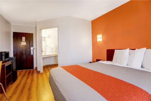 Foto van 1 tweepersoonsbed (queensize) | Rookvrij - Vakantiehuis in Benson - BedRoom