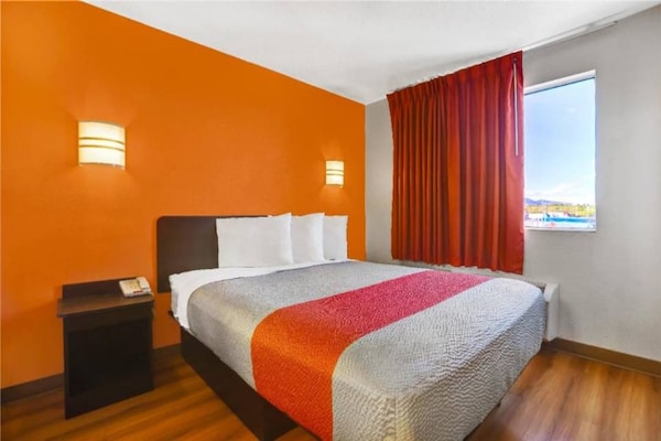 Foto van 1 tweepersoonsbed (queensize) | Rookvrij - Vakantiehuis in Benson - BedRoom