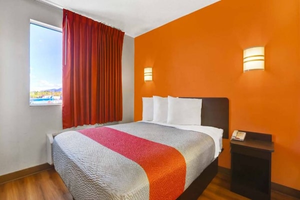 Foto van 1 tweepersoonsbed (queensize) | Rookvrij - Vakantiehuis in Benson - BedRoom