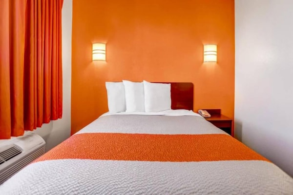 Foto van 1 tweepersoonsbed (queensize) | Rookvrij - Vakantiehuis in Benson - BedRoom