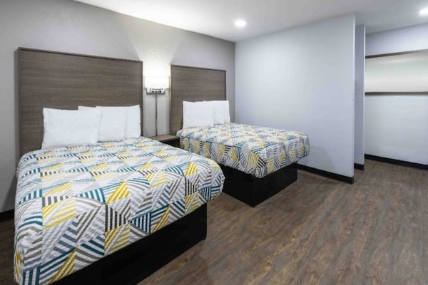 Foto van 2 tweepersoonsbedden (queensize) | Rookvrij, Keuken - BedRoom