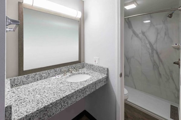 Foto van 2 tweepersoonsbedden (queensize) | Rookvrij, Keuken - BathRoom