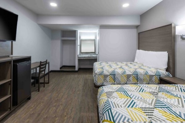 Foto van 2 tweepersoonsbedden (queensize) | Rookvrij, Keuken - BedRoom