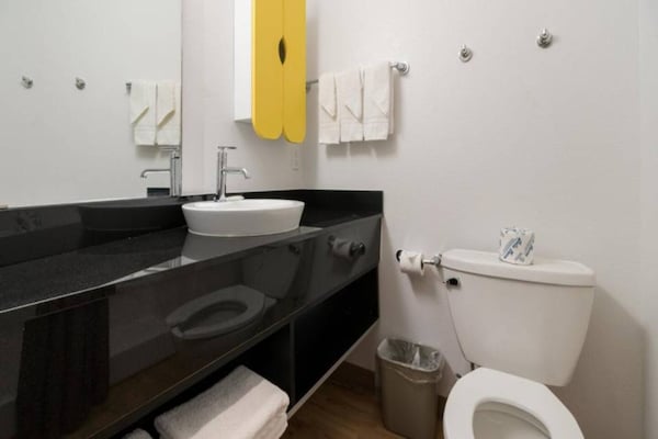 Foto van 1 kingsize bed | Toegankelijk voor slechthorenden, Keuken - BedRoom
