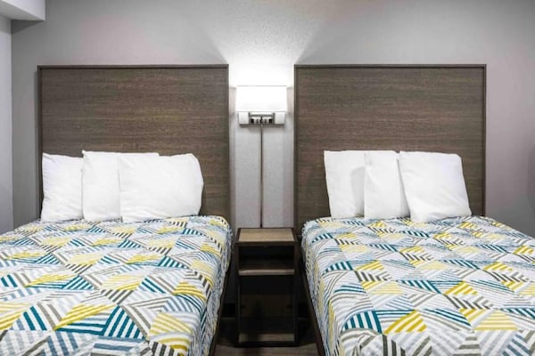 Foto van 2 tweepersoonsbedden (queensize) | Roken toegestaan, Keuken - BedRoom