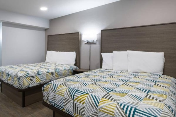 Foto van 2 tweepersoonsbedden (queensize) | Roken toegestaan, Keuken - BedRoom