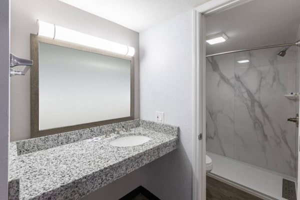 Foto van 2 tweepersoonsbedden (queensize) | Roken toegestaan, Keuken - Facilities