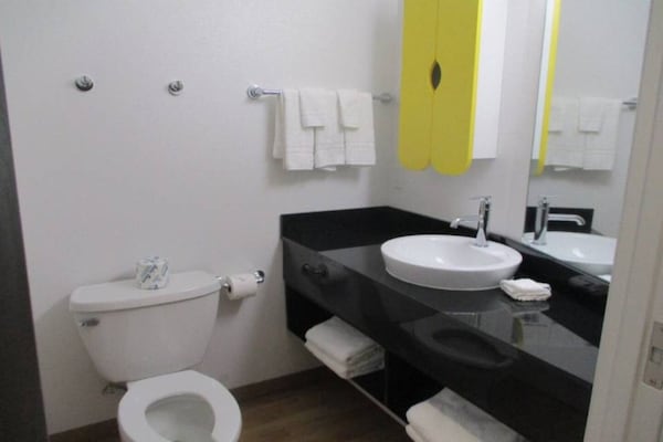 Foto van 1 kingsize bed | Suite, NSMK, Keuken - Vakantiehuis in Corpus Christi TX - Facilities