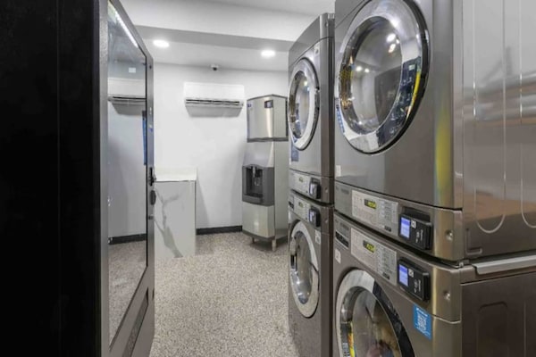 Foto van 2 tweepersoonsbedden (queensize) | Niet-roken, koelkast - Facilities