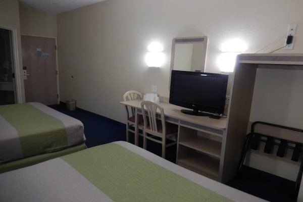 Foto van 2 tweepersoonsbedden | Koelkast - Vakantiehuis in MERRILLVILLE - Facilities