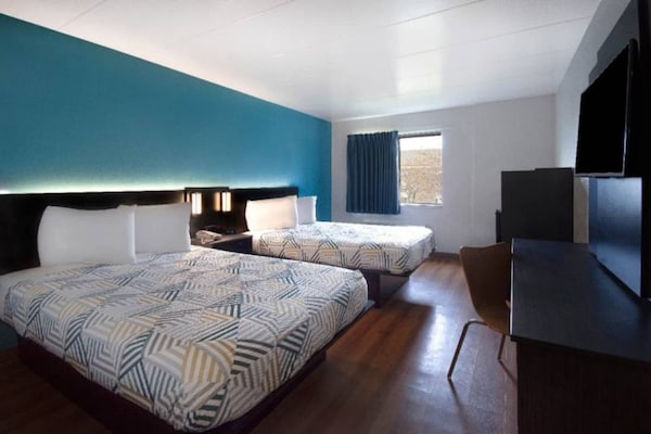Foto van 2 tweepersoonsbedden | Koelkast - Vakantiehuis in MERRILLVILLE - BedRoom