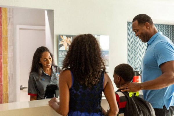 Foto van 2 tweepersoonsbedden | Koelkast - Vakantiehuis in MERRILLVILLE - Facilities
