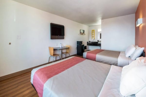 Foto van 1 kingsize bed | Roken toegestaan, koelkast aanwezig - BedRoom