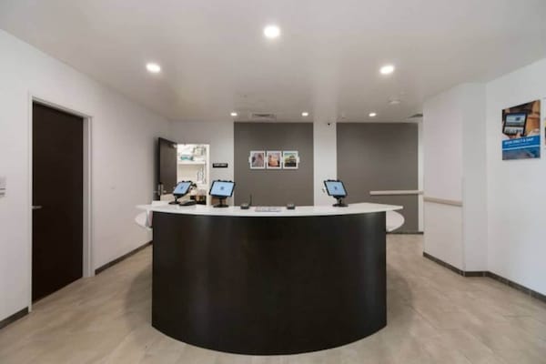 Foto van 2 tweepersoonsbedden | Toegankelijk voor slechthorenden | Keuken - FloorPlan