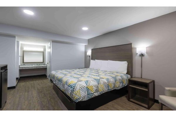 Foto van 1 tweepersoonsbed (queensize) | Roken toegestaan, koelkast (McFridge) - BedRoom