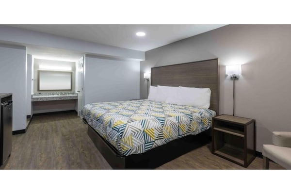 Foto van 1 tweepersoonsbed (queensize) | Roken toegestaan, koelkast (McFridge) - BedRoom