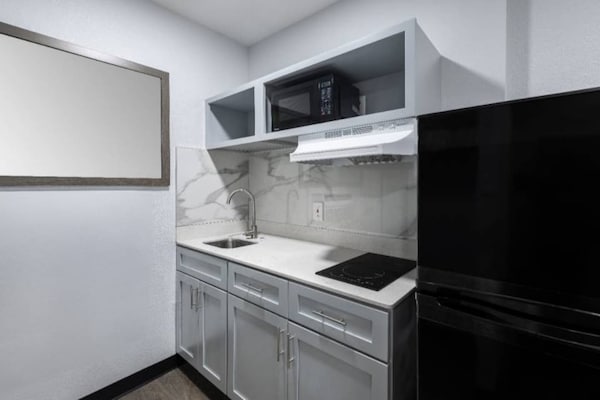 Foto van 1 tweepersoonsbed (queensize) | Roken toegestaan, koelkast (McFridge) - Kitchen