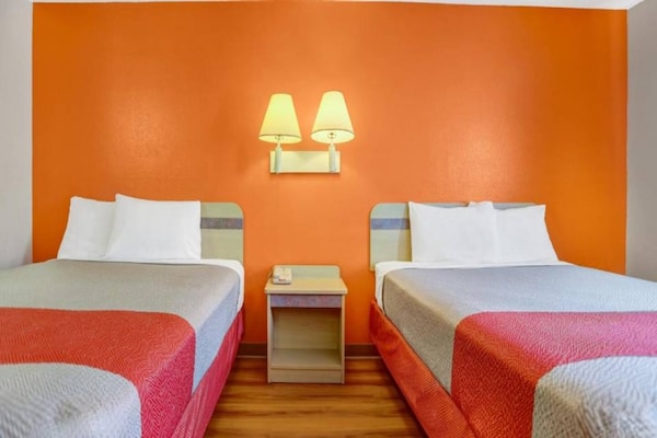 Foto van 2 tweepersoonsbedden (queensize) | Rookvrij - Vakantiehuis in Española - BedRoom