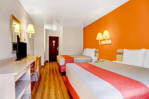 Foto van 2 tweepersoonsbedden (queensize) | Rookvrij - Vakantiehuis in Española - BedRoom