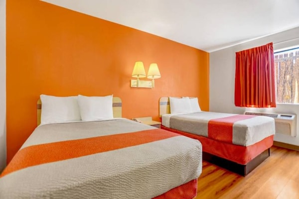 Foto van 2 tweepersoonsbedden (queensize) | Rookvrij - Vakantiehuis in Española - BedRoom