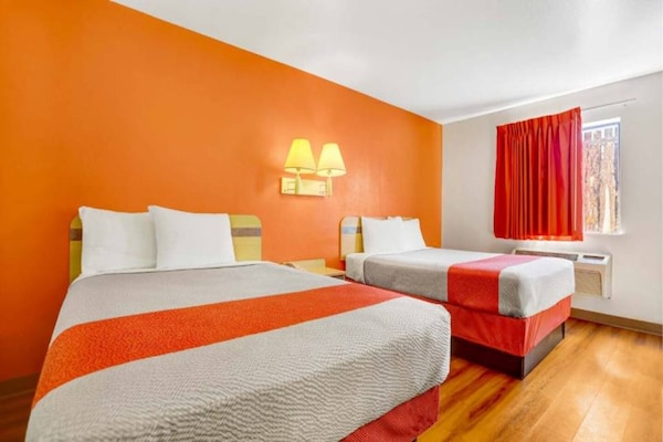 Foto van 2 tweepersoonsbedden (queensize) | Rookvrij - Vakantiehuis in Española - BedRoom